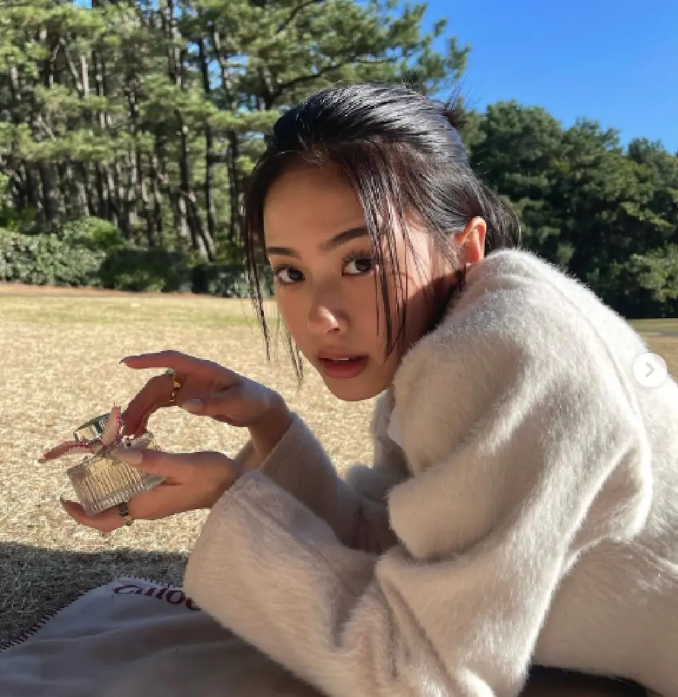 야외 로케 향수 포트레이트 (Instagram)